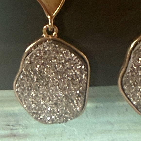 🌸4 for $10 NWT Apt. 9 Gold Tone Druzy Dangle Earrings - Picture 3 of 8